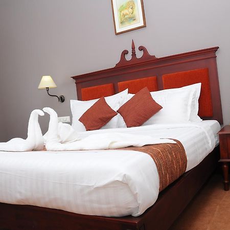 Vijayapark Hotel Kaduturutti ภายนอก รูปภาพ