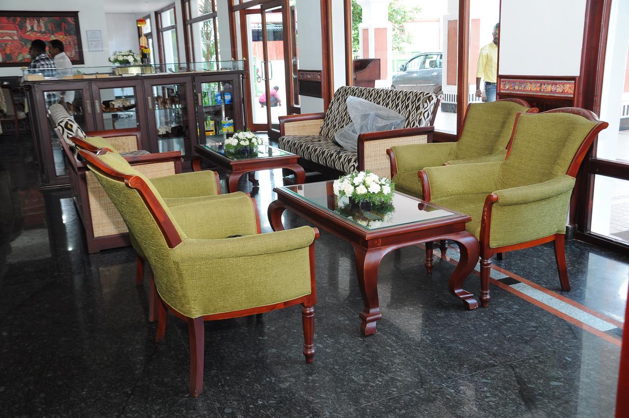 Vijayapark Hotel Kaduturutti ภายนอก รูปภาพ